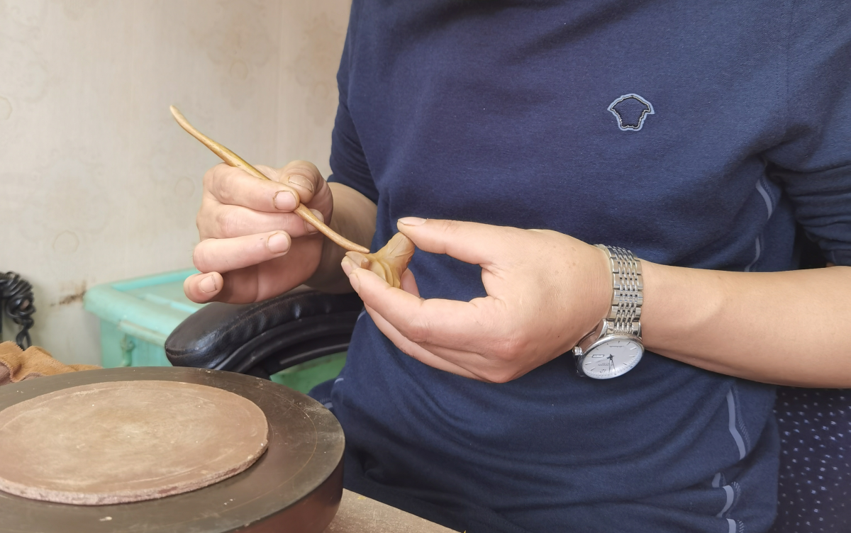 How-is-a-Yixing-zisha-teapot-made