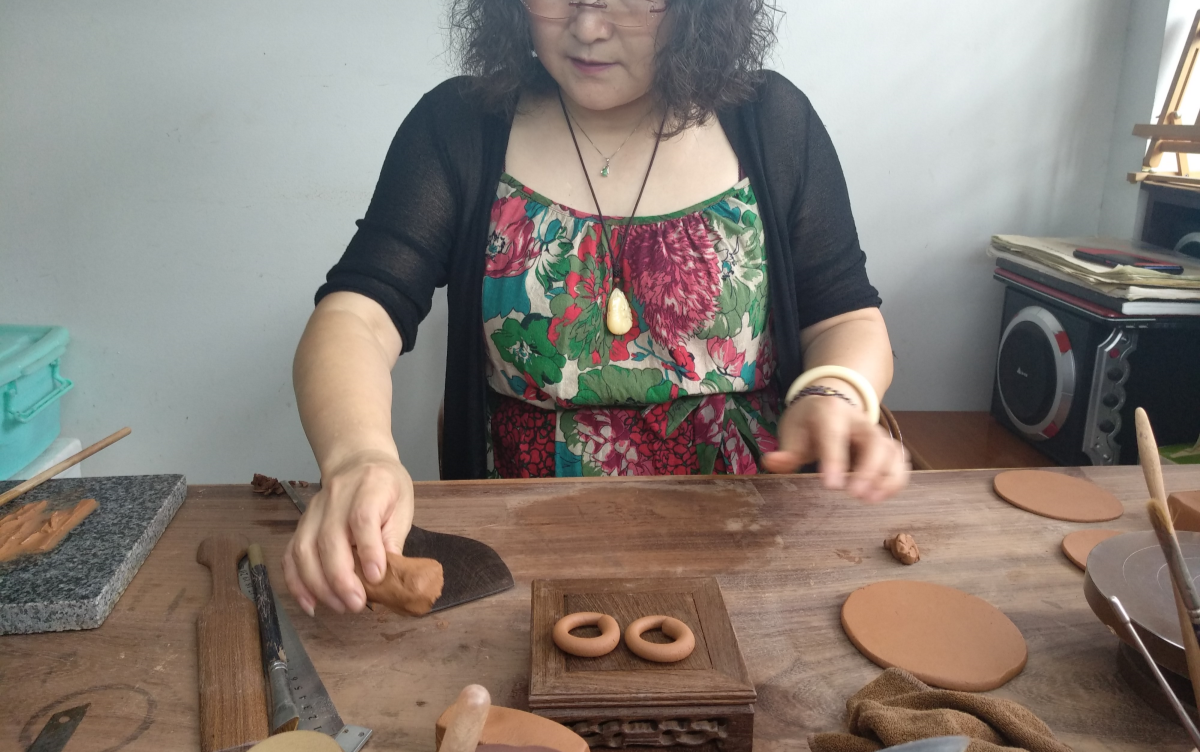 What-Defines-A-Handmade-Yixing-Teapot