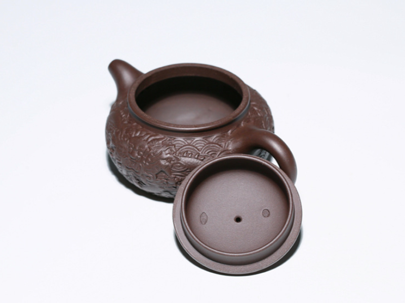 chinese teapot and cups for luxury tea experiences 1