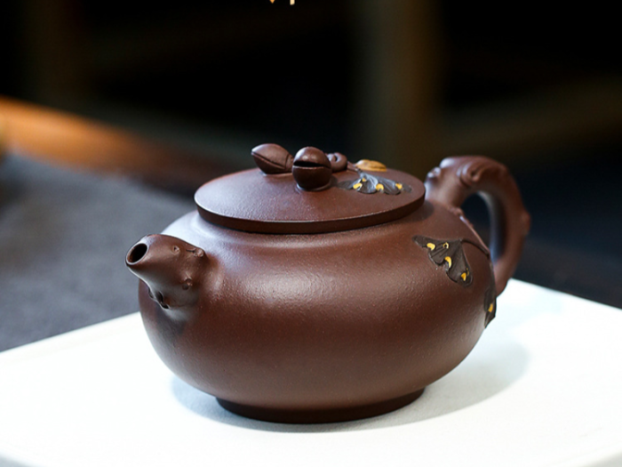 chinese teapot and cups with handcrafted details 5