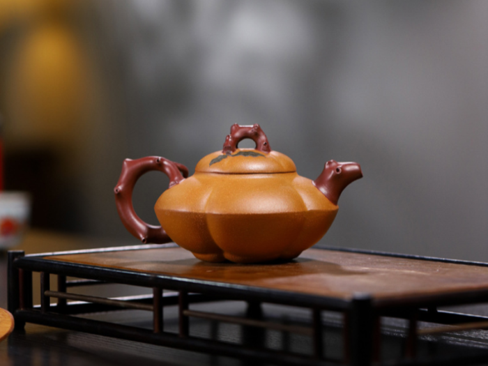 chinese yixing clay teapot with traditional style 6