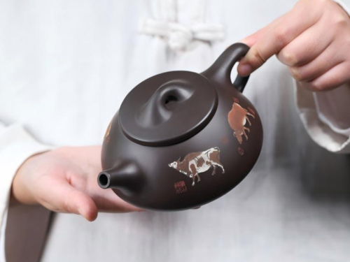 chinese yixing clay teapot with unique patterns 1