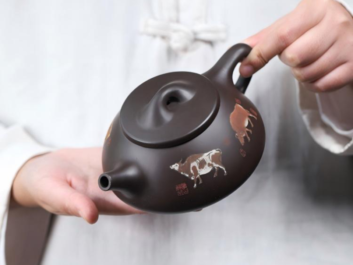 chinese yixing clay teapot with unique patterns 1