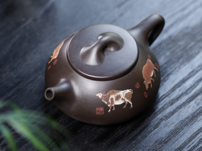 chinese yixing clay teapot with unique patterns 2