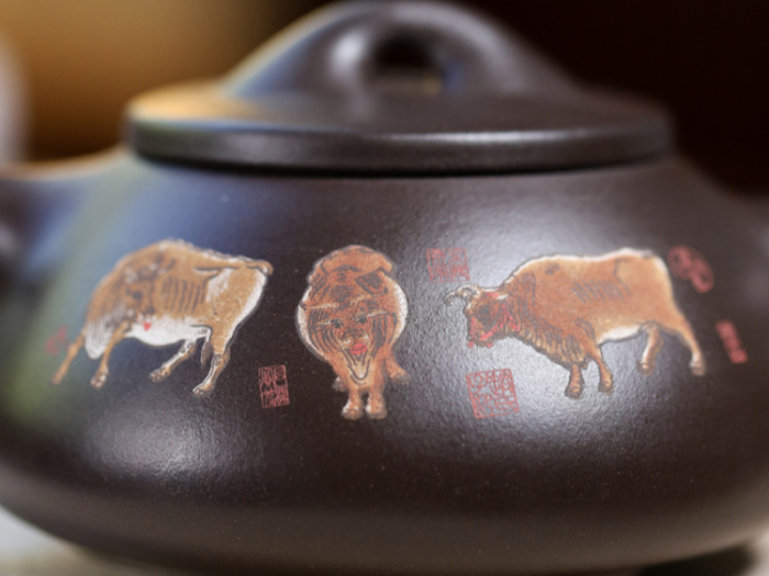 chinese yixing clay teapot with unique patterns 3
