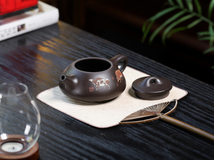 chinese yixing clay teapot with unique patterns 4