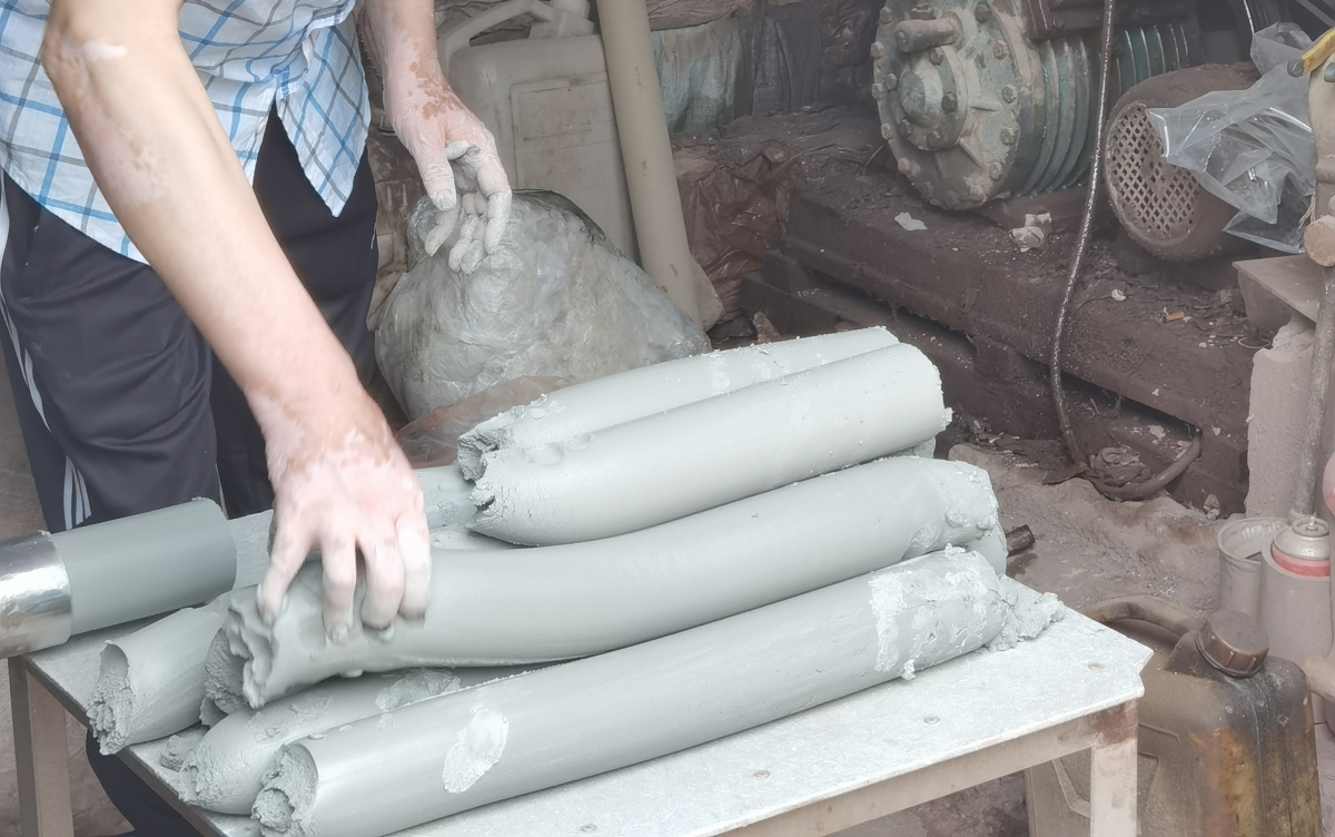 Preparing-the-clay Preparing-the-clay