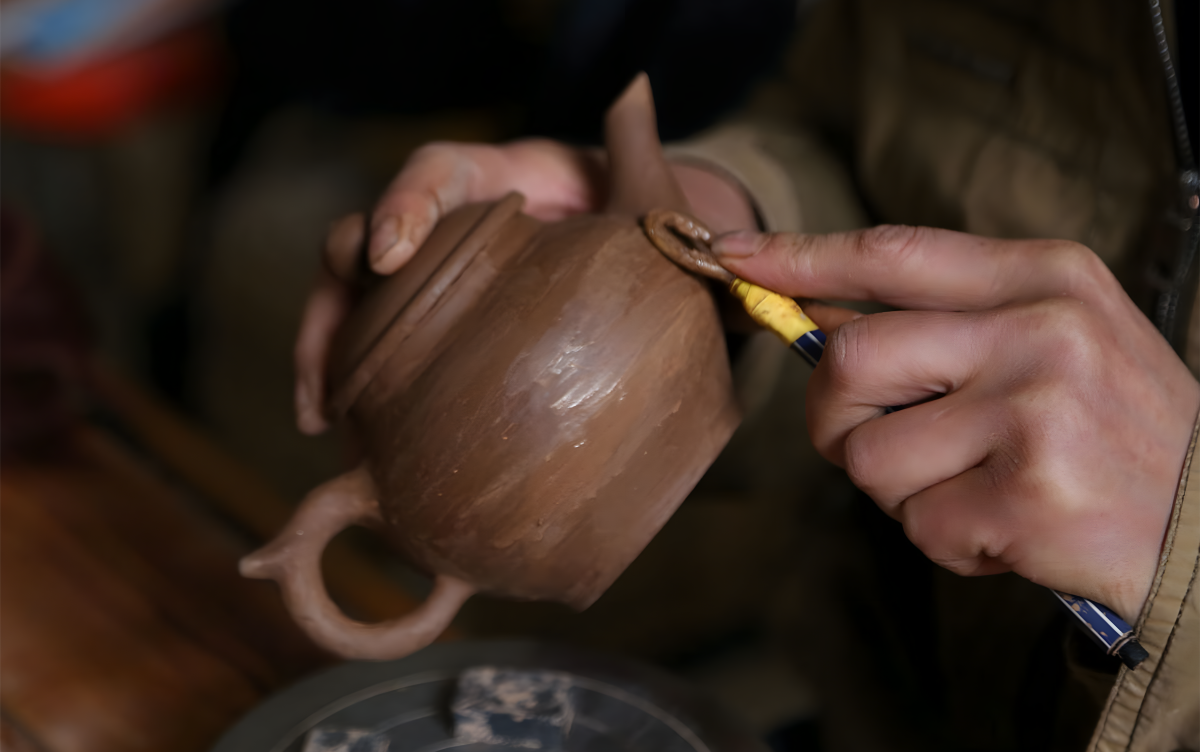 Yixing teapot cools down hot water Yixing teapot cools down hot water