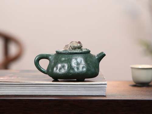 chinese teapot and cups 1