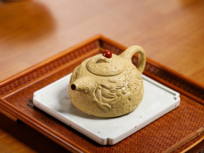 chinese teapot and cups with modern aesthetics 3