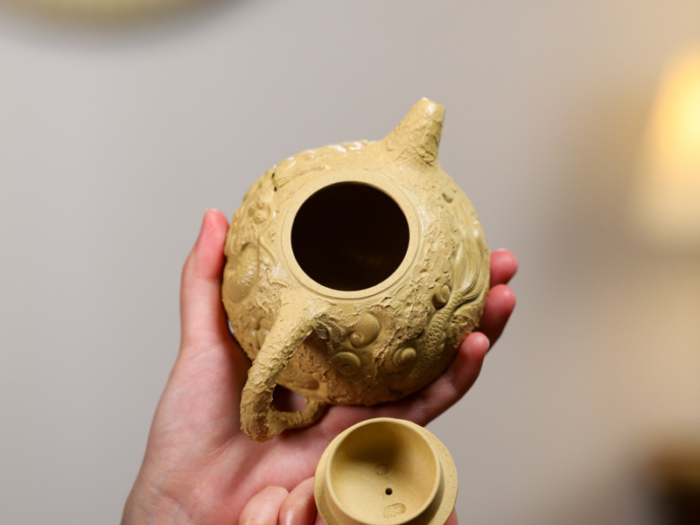 chinese teapot and cups with modern aesthetics 4