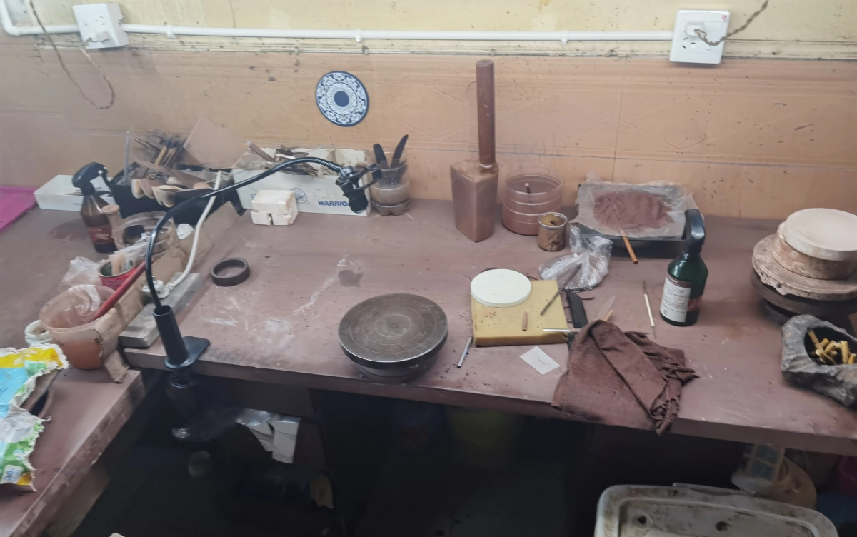 Cleaning-a-Chinese-Teapot Cleaning-a-Chinese-Teapot